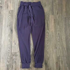 Lululemon Jogger Tapered Bottom Track Pants Size 6